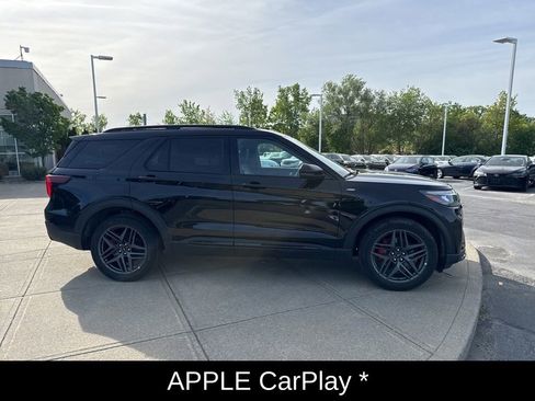 Used 2025 Ford Explorer ST-Line w/ ST-Line Street Pack AWD/4WD image 4