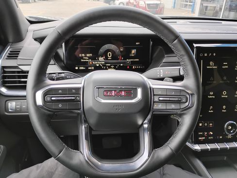 Used 2025 GMC Acadia Elevation image 9