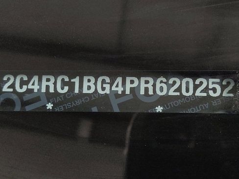 Used 2023 Chrysler Pacifica Touring-L FWD image 33