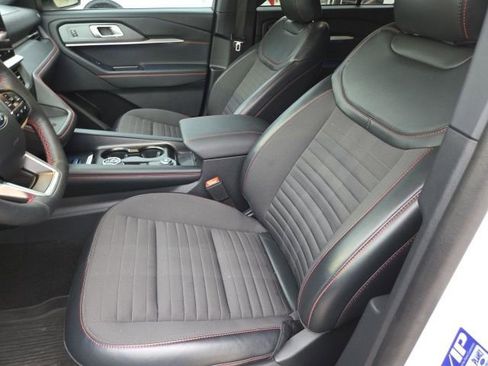 Used 2025 Ford Explorer ST-Line w/ Premium Package image 6