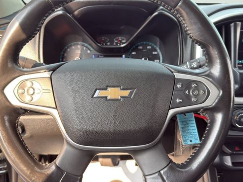 Used 2018 Chevrolet Colorado LT w/ LT Convenience Package RWD image 14