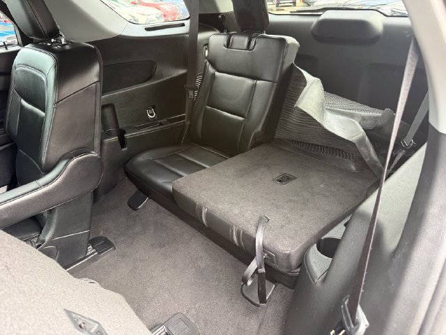Used 2023 Ford Explorer XLT w/ Equipment Group 202A AWD/4WD image 24