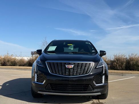 Used 2025 Cadillac XT5 Premium Luxury image 2
