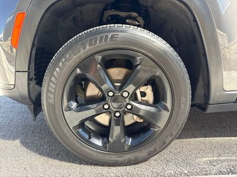 Used 2023 Jeep Grand Cherokee L Laredo AWD/4WD image 21