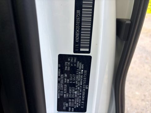 Used 2026 Kia Carnival FWD image 31