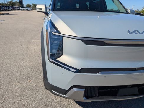 New 2026 Kia EV9 Wind image 12