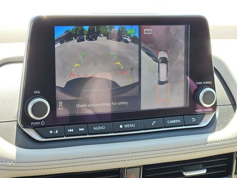 Used 2023 Nissan Rogue SL AWD/4WD image 18
