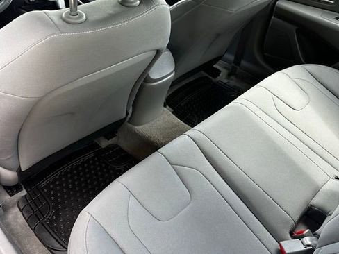 Used 2023 Hyundai Elantra SEL w/ Convenience Package image 16