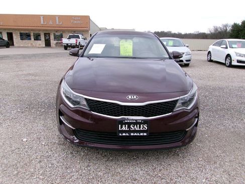 Used 2018 Kia Optima LX w/ 17" Alloy Wheels Package FWD image 2