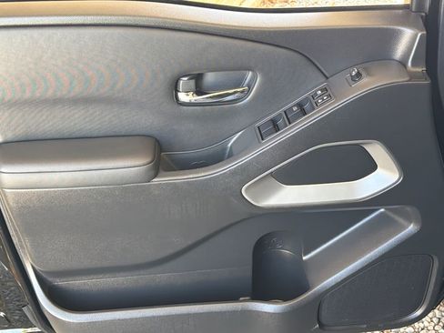 Used 2023 Nissan Frontier SV w/ SV Convenience Package RWD image 3