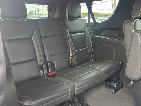 Used 2023 Chevrolet Suburban Premier RWD image 16