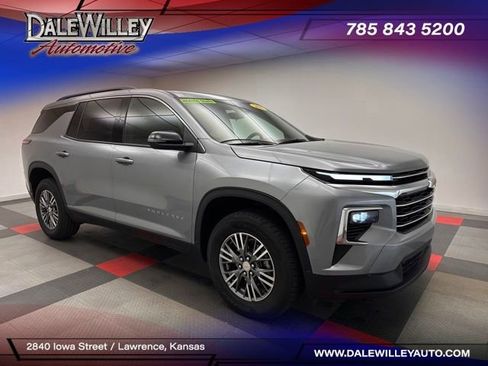 Used 2025 Chevrolet Traverse LT AWD/4WD image 1