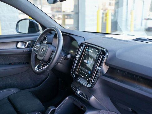 Used 2023 Volvo XC40 Recharge Ultimate image 58