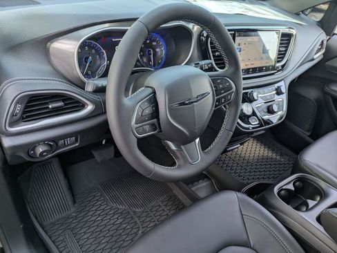 New 2025 Chrysler Pacifica Select image 14