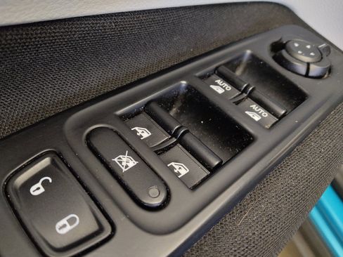 Used 2021 Jeep Renegade Latitude FWD image 27