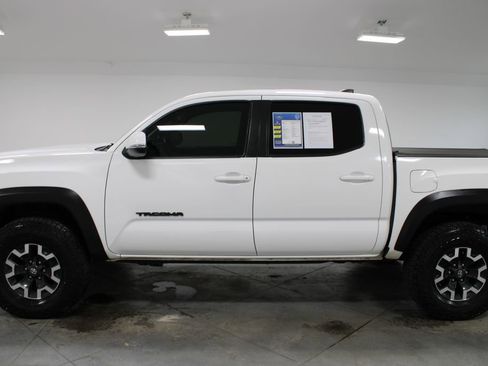 Used 2023 Toyota Tacoma TRD Off-Road w/ Technology Package AWD/4WD image 6