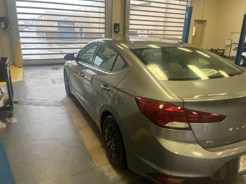 Used 2019 Hyundai Elantra SE FWD image 6
