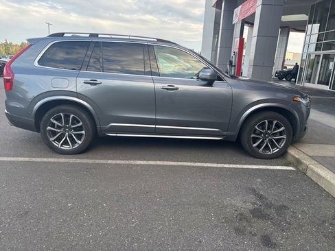 Used 2017 Volvo XC90 T6 Momentum w/ Vision Package image 10