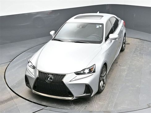 Used 2017 Lexus IS 200t image 10