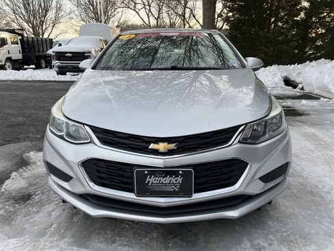 Used 2018 Chevrolet Cruze LS image 3