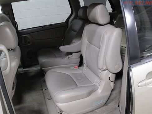 Used 2005 Toyota Sienna XLE image 20