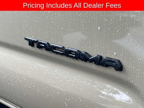 Used 2018 Toyota Tacoma TRD Off-Road AWD/4WD image 9