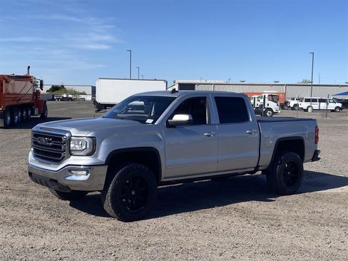 Used 2018 GMC Sierra 1500 SLE w/ SLE Value Package image 3