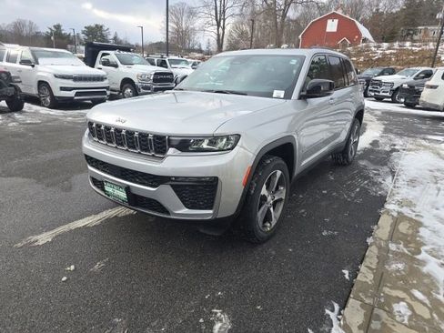 New 2026 Jeep Grand Cherokee Limited AWD/4WD image 3