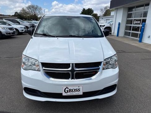 Used 2020 Dodge Grand Caravan SE FWD image 3