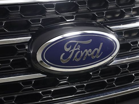 Used 2021 Ford Explorer XLT image 15