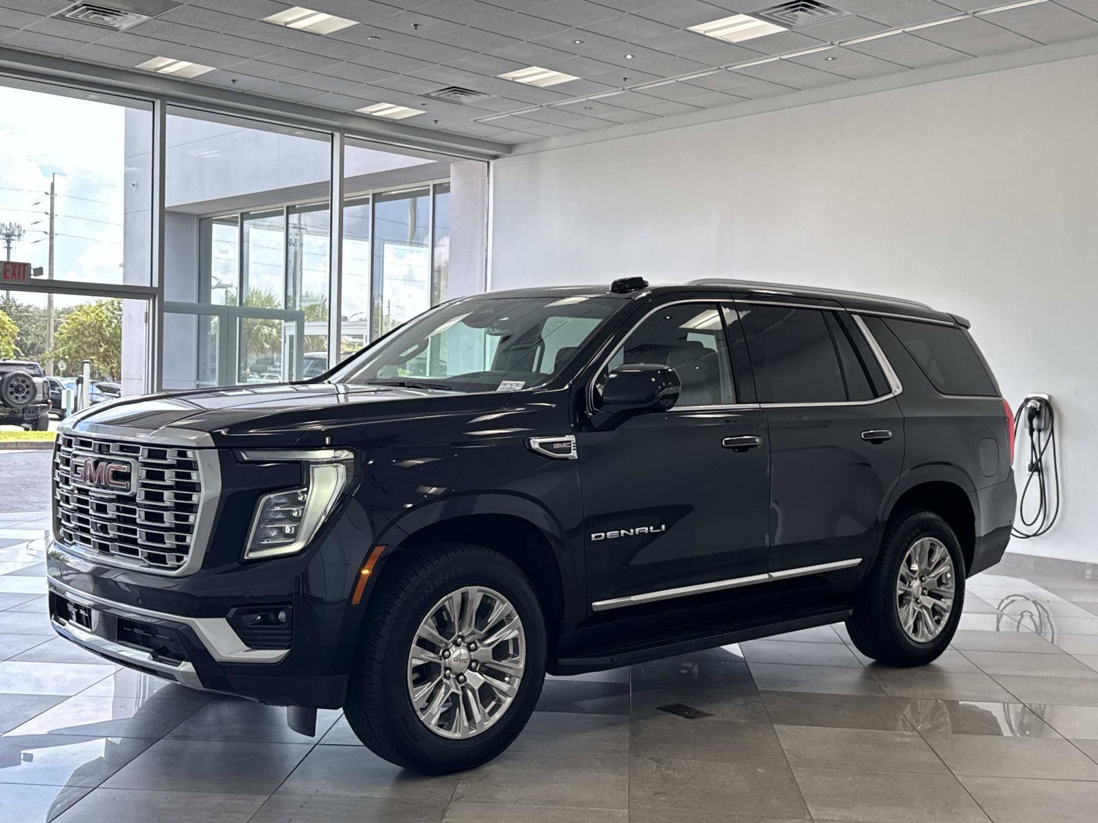 Used 2025 GMC Yukon Denali RWD image 27