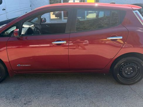 Used 2015 Nissan Leaf S w/ Charge Package FWD image 2