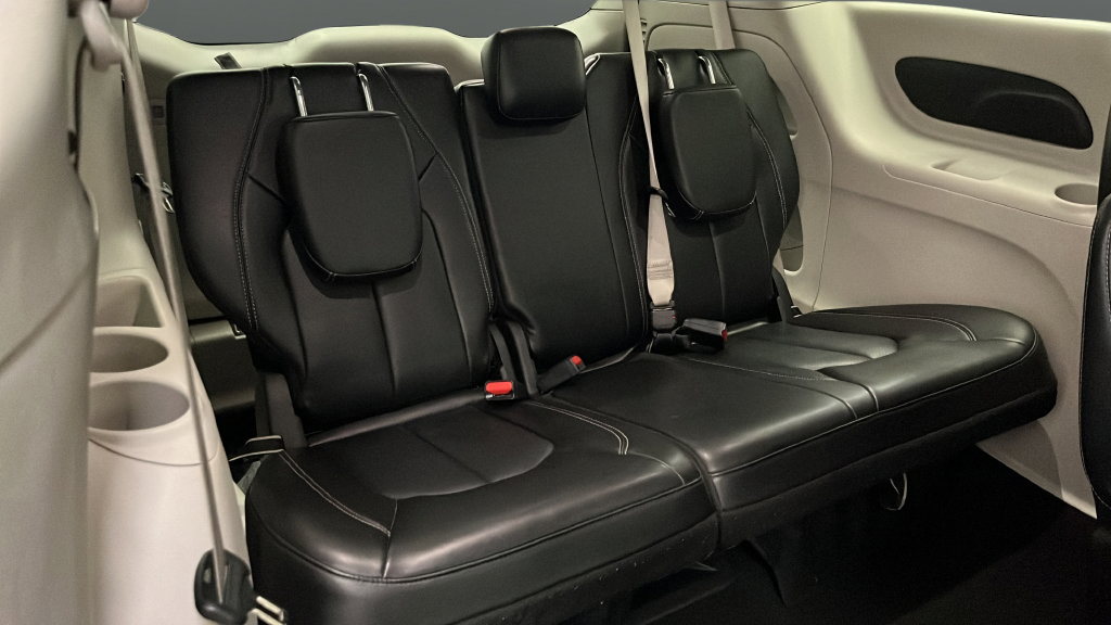 Used 2023 Chrysler Pacifica Touring-L FWD image 26