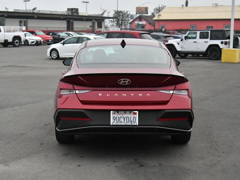 Used 2025 Hyundai Elantra Sport image 7