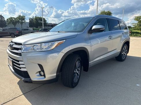 Used 2018 Toyota Highlander XLE AWD/4WD image 6
