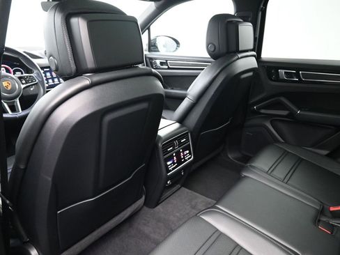 Certified 2023 Porsche Cayenne image 10