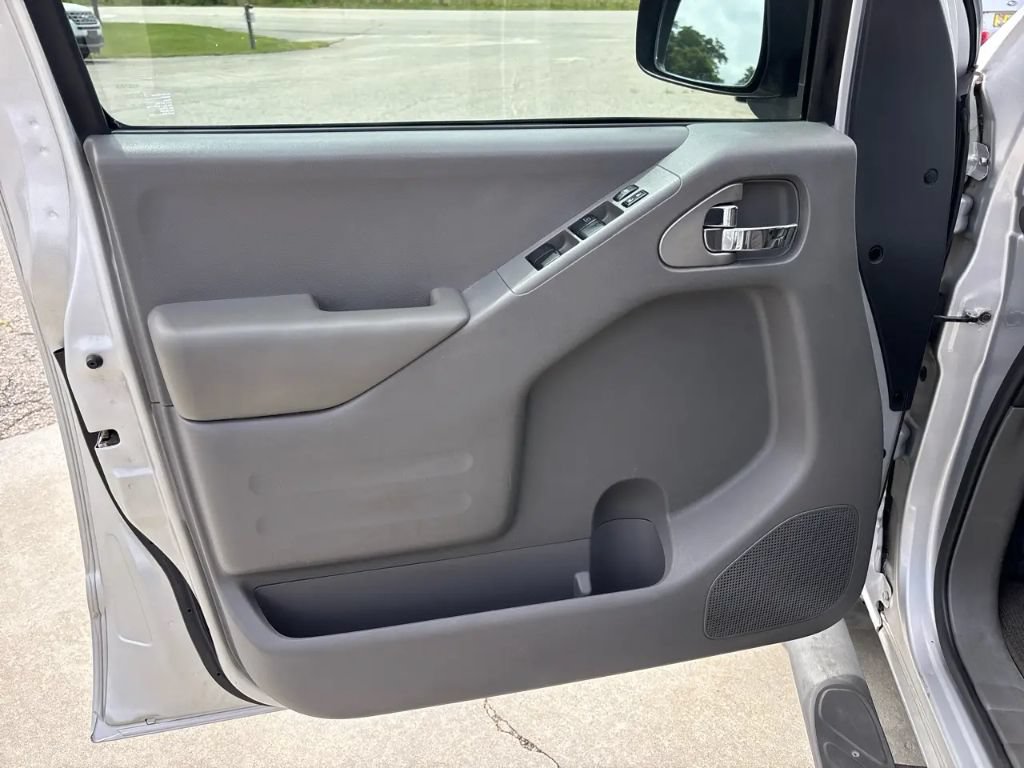 Used 2018 Nissan Frontier SV RWD image 19