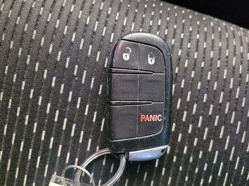 Used 2017 Dodge Journey SXT image 32