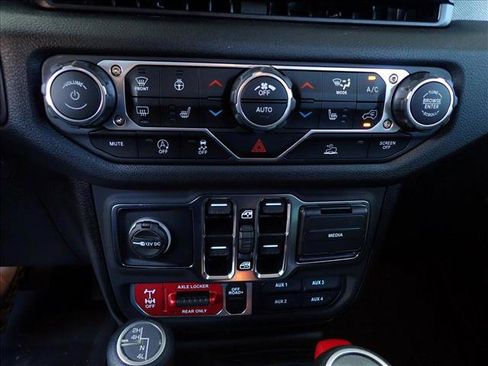 New 2025 Jeep Gladiator Willys image 19