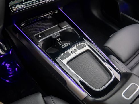 Used 2024 Mercedes-Benz GLB 250 4MATIC w/ Exclusive Package image 14