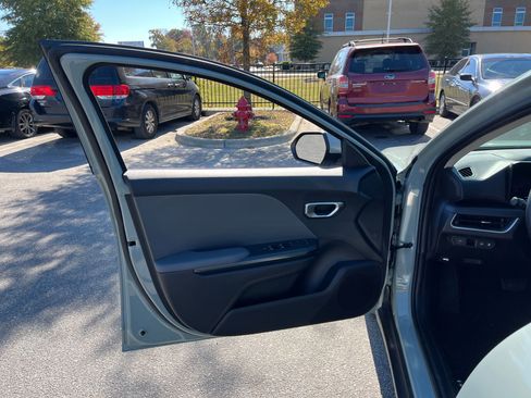 New 2025 Kia K4 LXS image 13