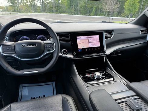 Used 2024 Jeep Wagoneer L Series II w/ Flexible Seating Group image 7