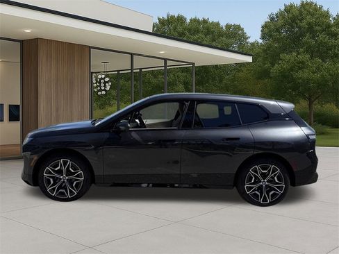 Used 2025 BMW iX xDrive50 image 9