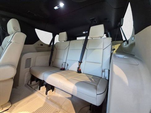 Used 2023 Cadillac Escalade ESV Premium Luxury w/ Performance Package AWD/4WD image 22