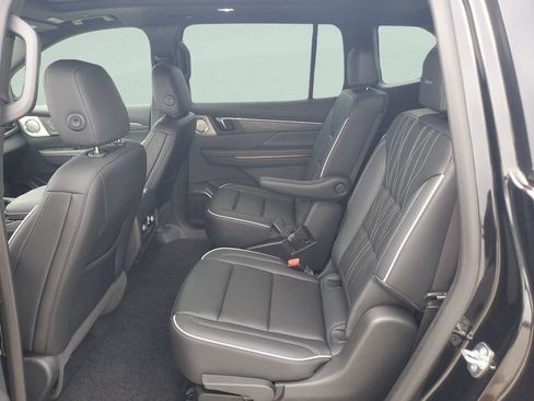 Used 2025 Buick Enclave Avenir FWD image 10