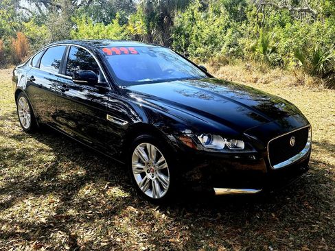 Used 2017 Jaguar XF image 2
