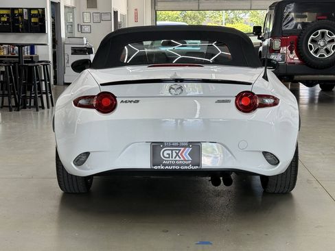 Used 2016 MAZDA MX-5 Miata Club RWD image 3
