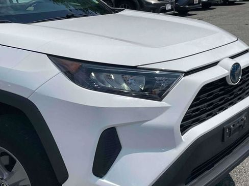 Used 2022 Toyota RAV4 LE AWD/4WD image 12