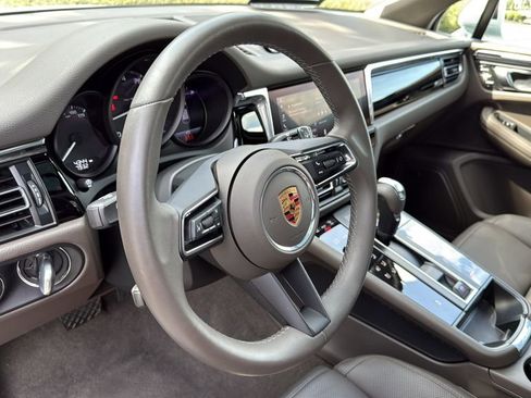 Certified 2025 Porsche Macan image 8