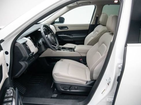 Used 2023 Nissan Pathfinder SL w/ SL Premium Package AWD/4WD image 2